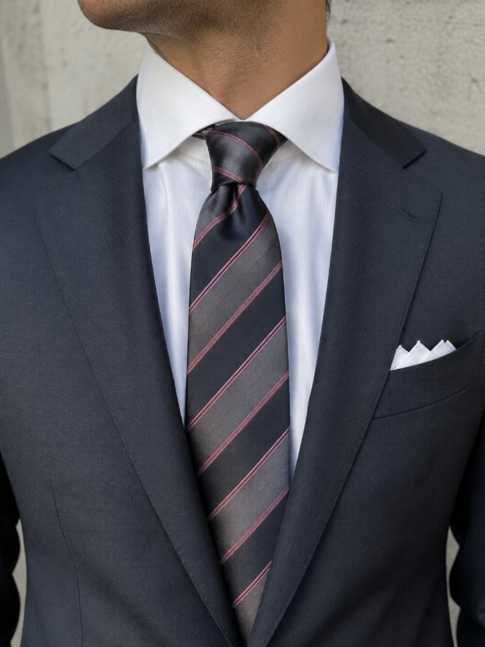 Brioni 100% Silk Gray Pink Stripe Tie - Picture 6 of 6